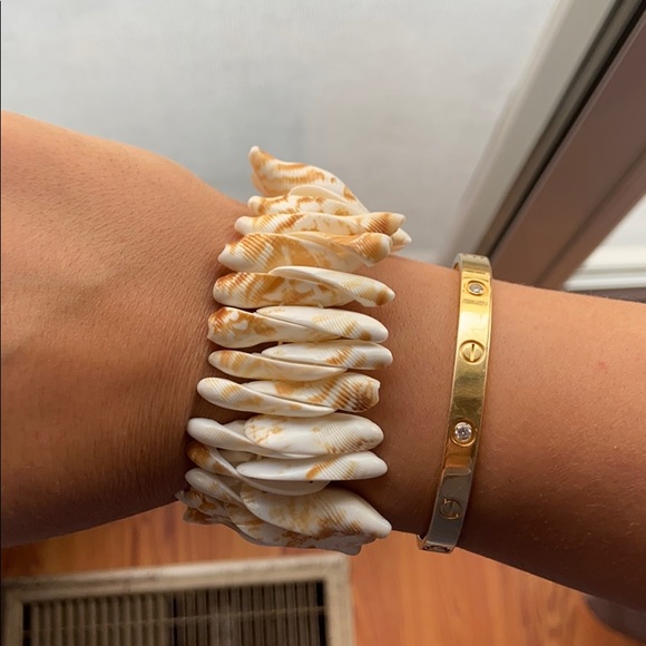 White Shell Bracelet - Picture 2 of 4